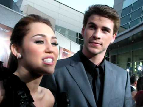 Miley Cyrus And Liam Hemsworh At The Last Song Premiere Youtube