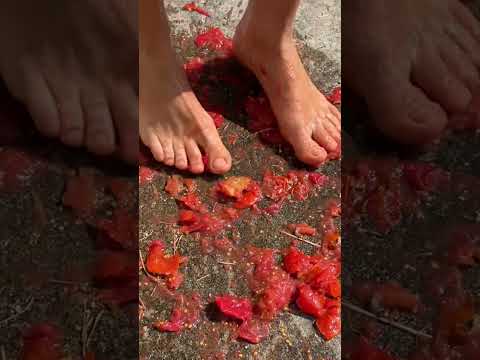 squeeze anti-stress tomato juice barefoot 🍅👣🍅 subscribe to see more