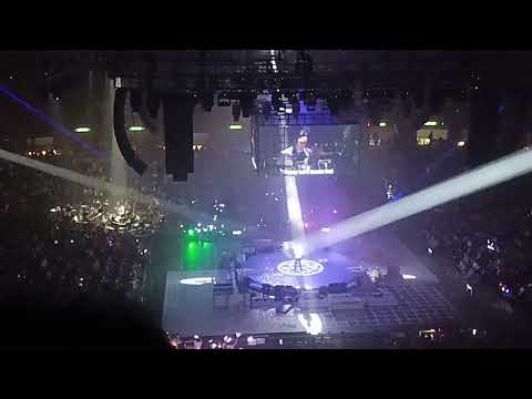 Sam Hui concert 許冠傑此時此處演唱會 13-04-2023 Rainy Days And Mondays (part 7/28)