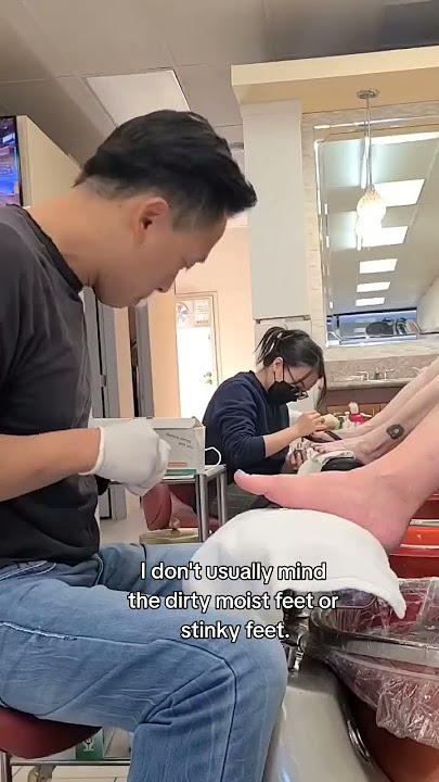 Keep Your Hello Kitty Clean #nailtech #pedicure #anchovy