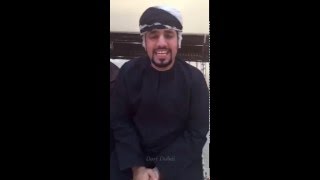 عماني يقلد عبدالله بالخير بوجوده .. ويبهره