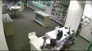 Robbery caught on camera at Cricket store in Phoenix