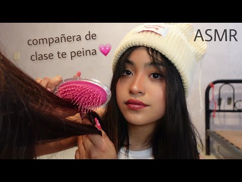 ASMR la chica de atrás juega con tu cabello en clase 🤭