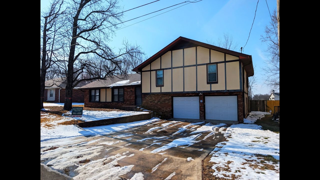 Почему в этом доме несколько бельевых желобов?