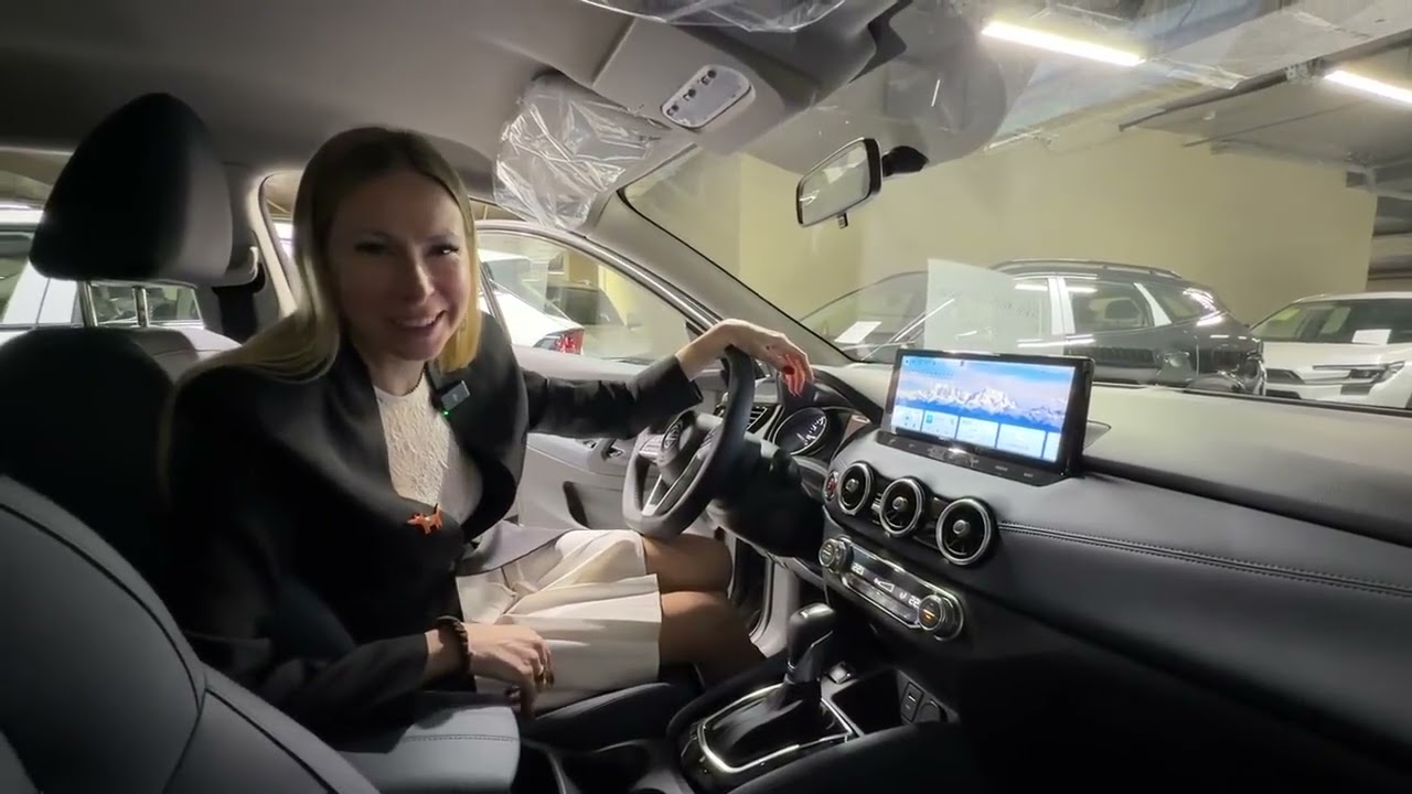 Nissan Qashqai с голубым салоном. Лиса рулит
