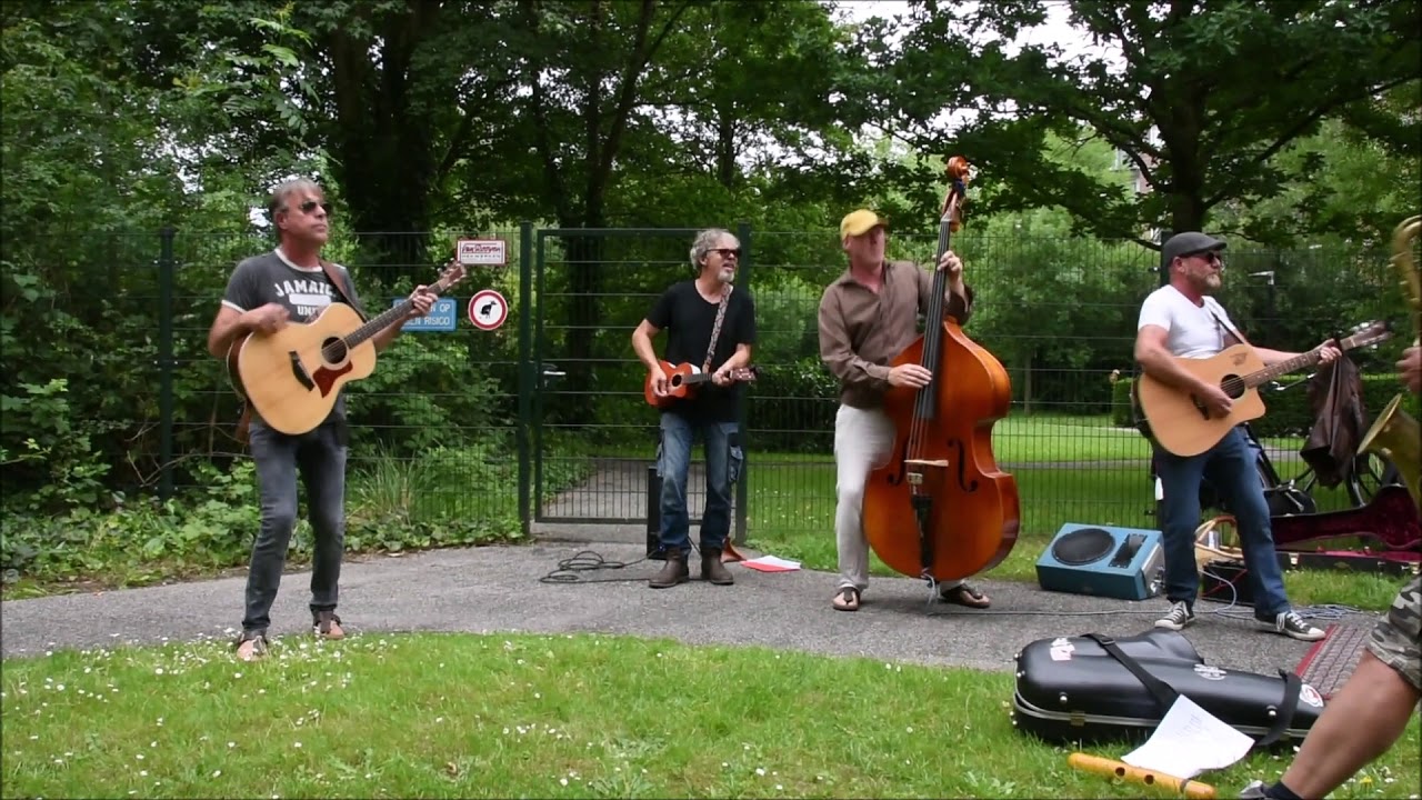 De Kilo Knallers Street Ska in verzorgingshuis Overrhijn.  www.leidseglibber.nl