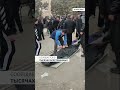 Жуткие кадры: десятки тел у морга в Тегеране
