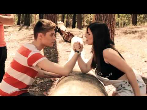 RC Ft Astronautas Amarrillos - Pelear Contigo [Videoclip] (Diciembre 2015)