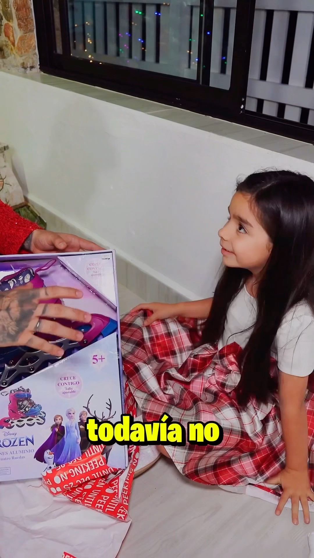 Le regalamos los primeros PATINES a mi hija Salomé??