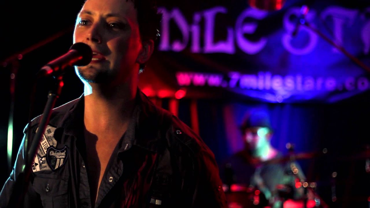 7 MiLE STARE - Bloodshot Eyes (Official Music Video)