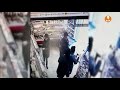 Полицейский отказывается надеть маску в магазине