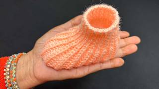 631- Easy to make Baby Shoes / Baby Booties in Hindi 🧡 #babysocks  #socks #booties screenshot 4