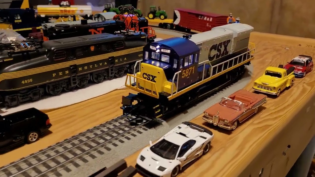 Lionel CSX GE U36B Freight Train 3