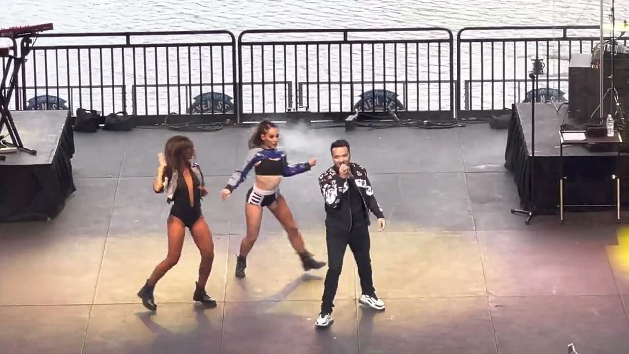 Luis Fonsi Calypso . Concierto SeaWorld Orlando Mayo 2022 YouTube