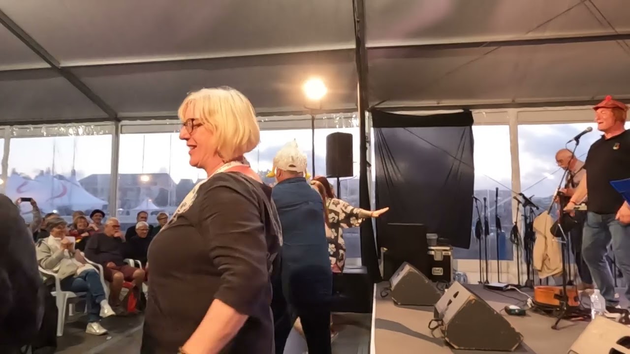 Les Brouilleurs d'Ecoutes. Paimpol 2023 Chicken on a Raft