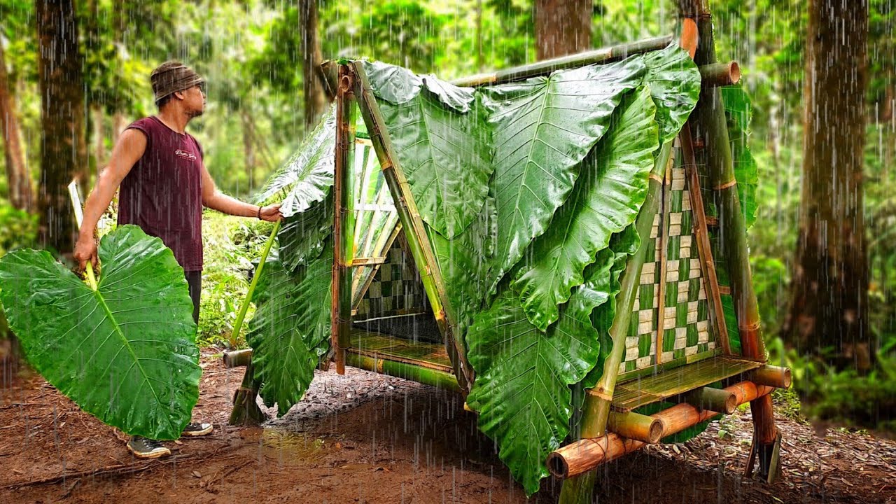 CAMPING BUSHCRAFT IN NON STOP HEAVY RAIN - BUILDING A COZY AND AMAZING ...