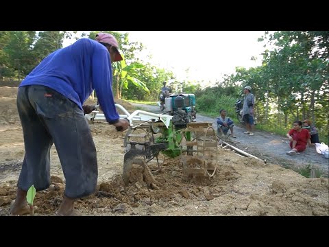 Video: Bagaimana Membajak Dengan Bajak Pada Traktor Berjalan Kaki Di Belakang? Bagaimana Cara Menyesuaikan Kedalaman Tanah Membajak? Menyiapkan Traktor Berjalan Kaki Untuk Membajak