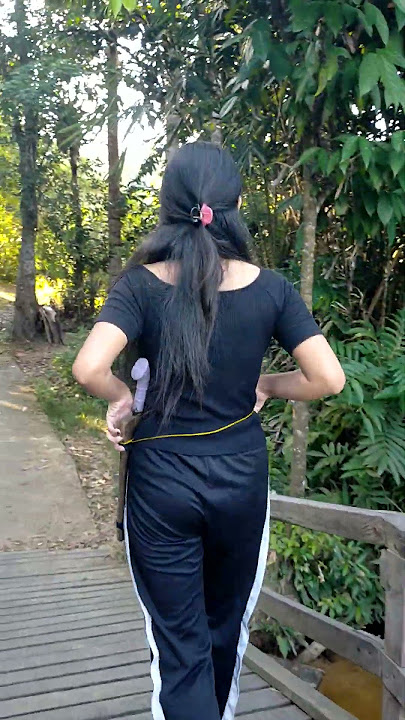 Dea di Jembatan Cinta 🤭