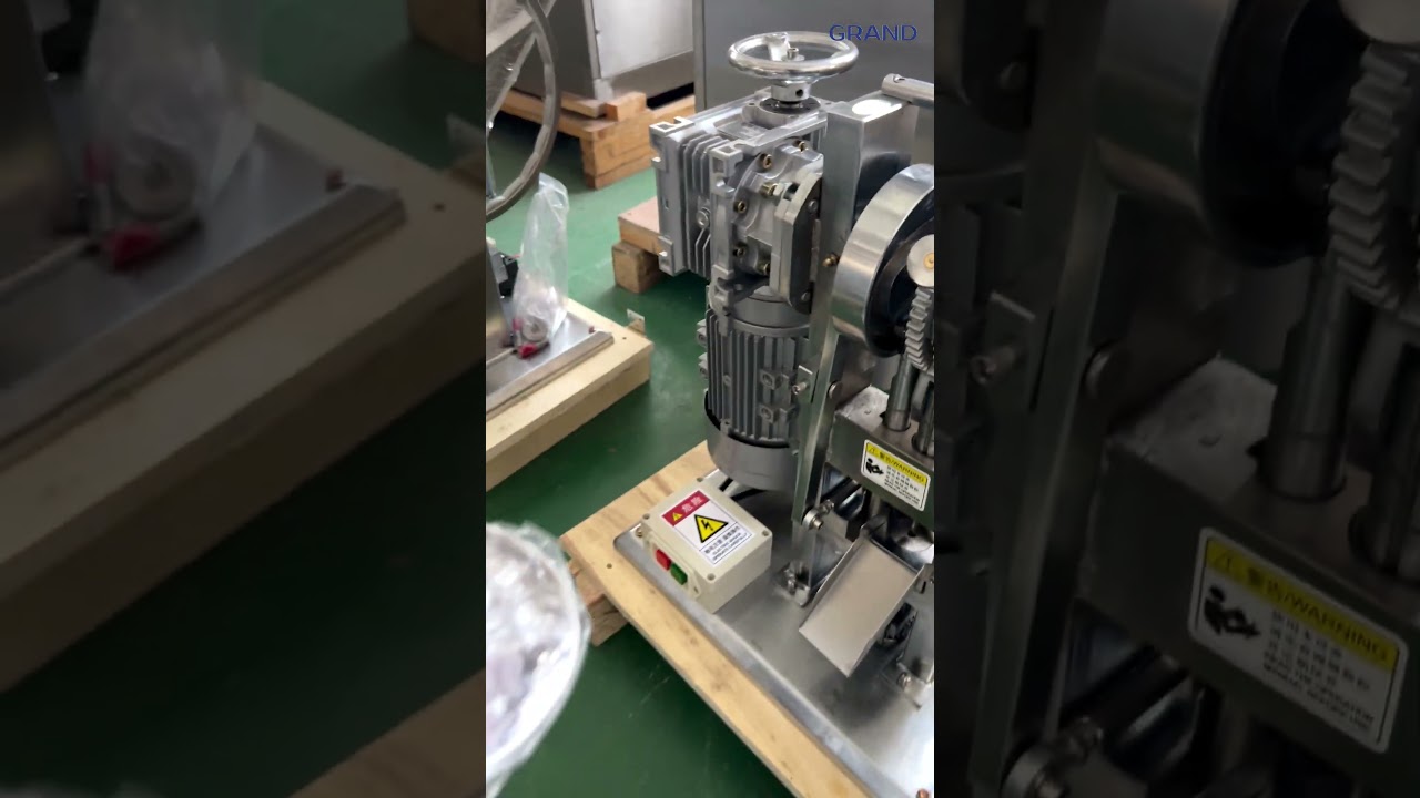 Single punch tablet press 