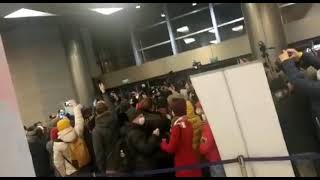 Навального ЗАДЕРЖАЛИ в аэропорту Шереметьево.