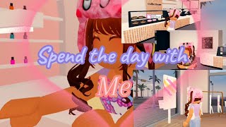 Spend the day with me! • Berry avenue vlog! • Roblox •