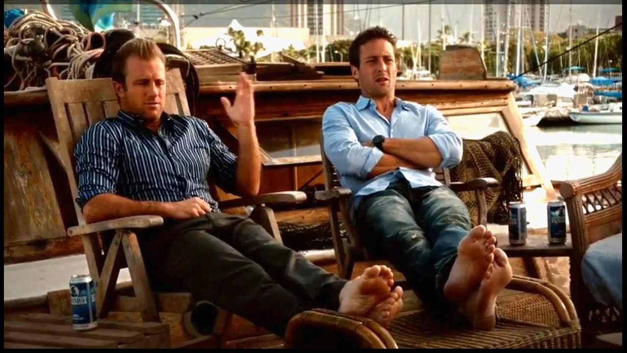 Scott Caan & Alex O' Loughlin feet HD