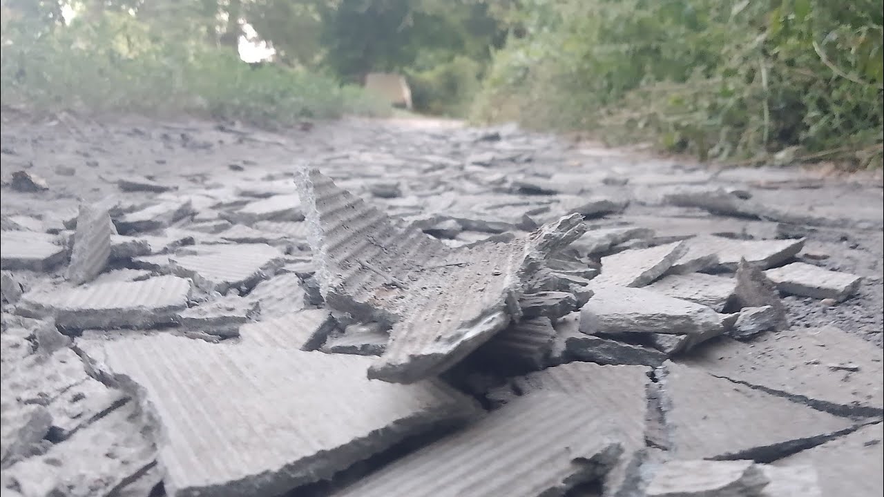 Соседи высыпали битый шифер на прилегающей к нам дороге.Возможно ли ...