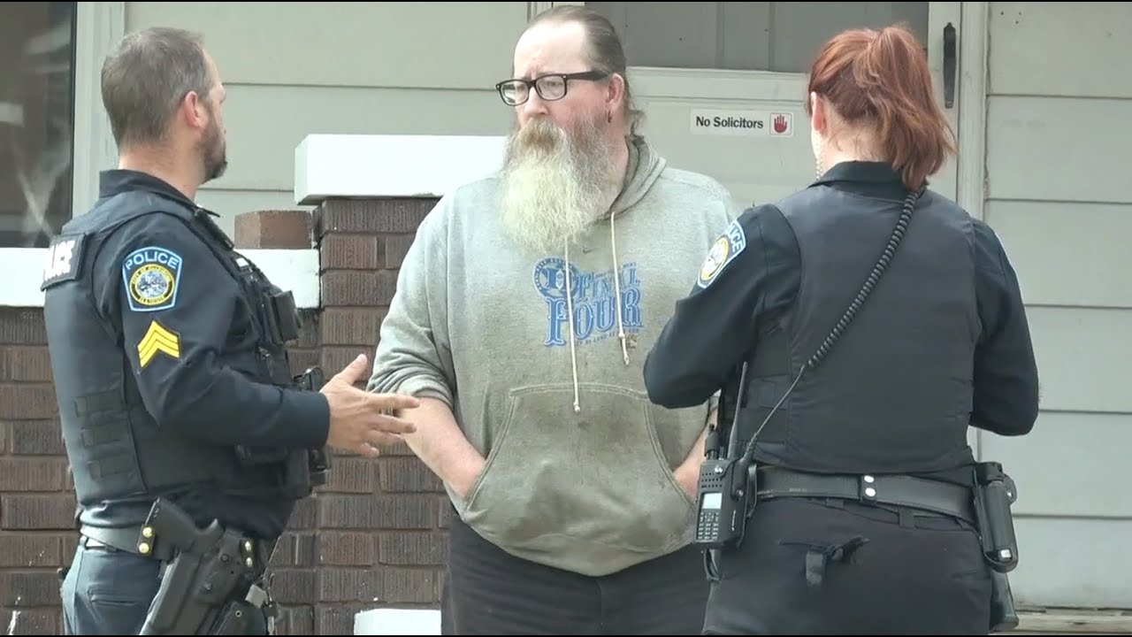 Man Tries To Be Friends After Having 1600 CHATS With TweIve Year OId (Galesburg, Illinois)