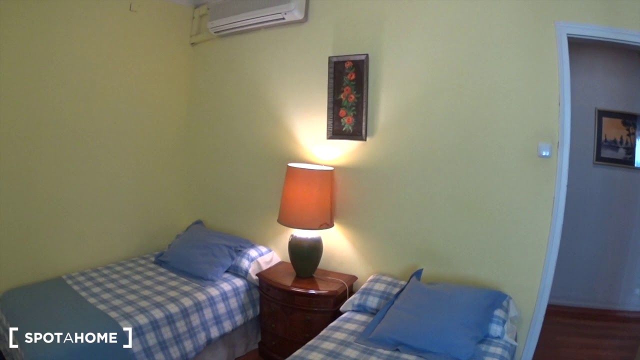 Room for rent in 4bedroom apartment near La Salle Campus in Sarrià