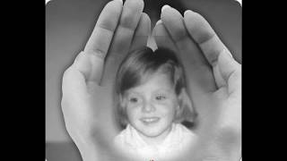Miniatura de vídeo de "If I Could See The World Through The Eyes Of A Child - Lyn Harvey"