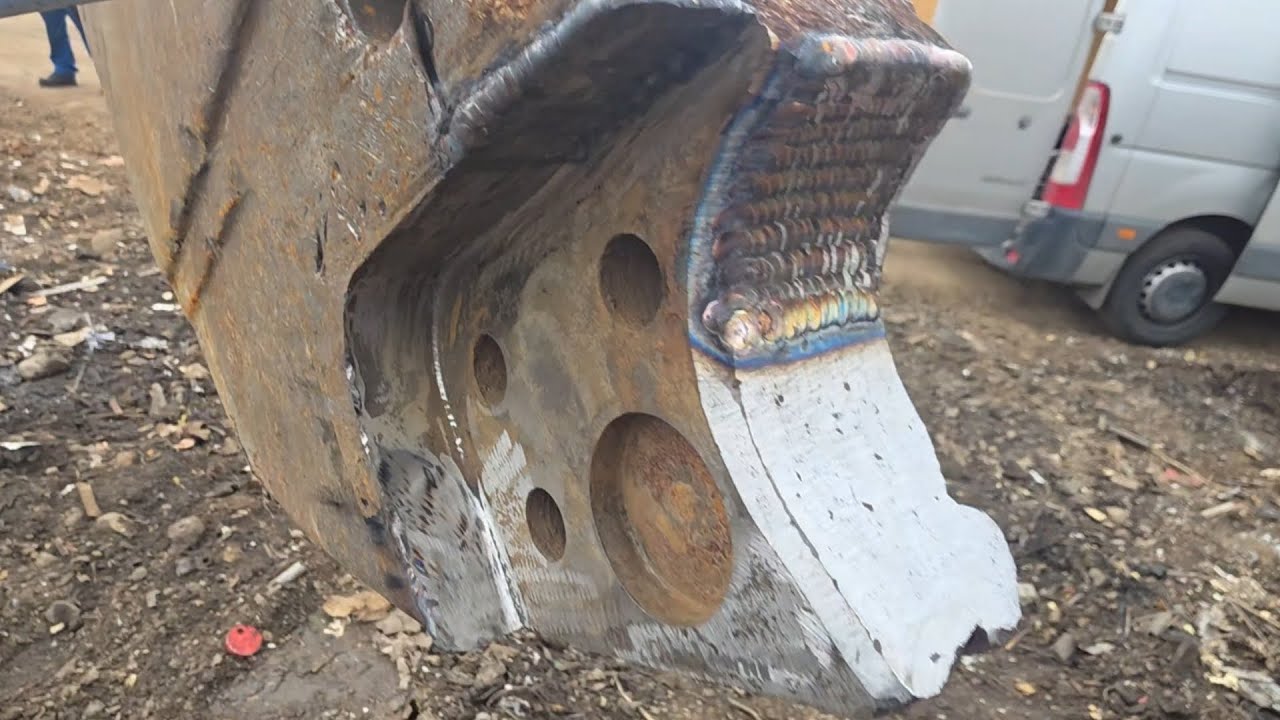 Dovaření poškozeného uložení nože nůžek na železo Welding a damaged shear knife housing for iron she