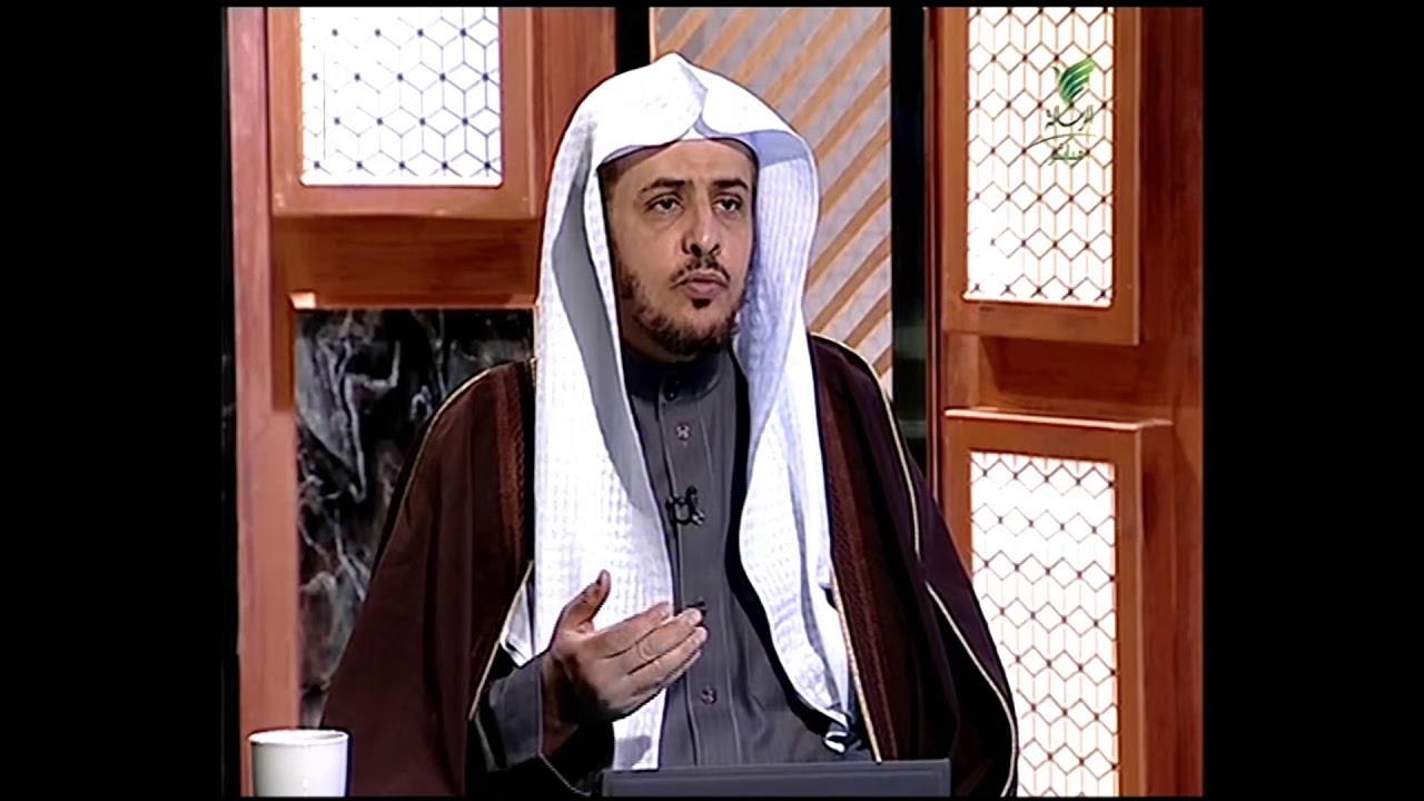 إذا صلى خارج المسجد ولم يتمكن من رؤية الإمام أو المأموم هل تصح صلاته؟