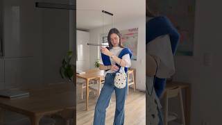 Not feeling blue, trying on my Daisy Bloom Bag🦋 Pattern is online on www.riff-label.com #crochet