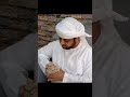 أحفوره متحجره من ملاين السنين على شكل ورده من صحراء الإمارات أكتشاف سيف الصريدي