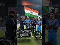 Jeet ke baad Lasith Malinga ne Hardik Pandya ko bike gift karke sabko surprise kar diya! 💥 Is