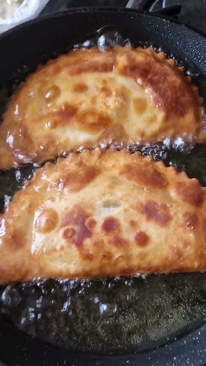 Чебуреки с мясом , сыром и помидором #чебурекисмясом #чебурекирецепт # ...