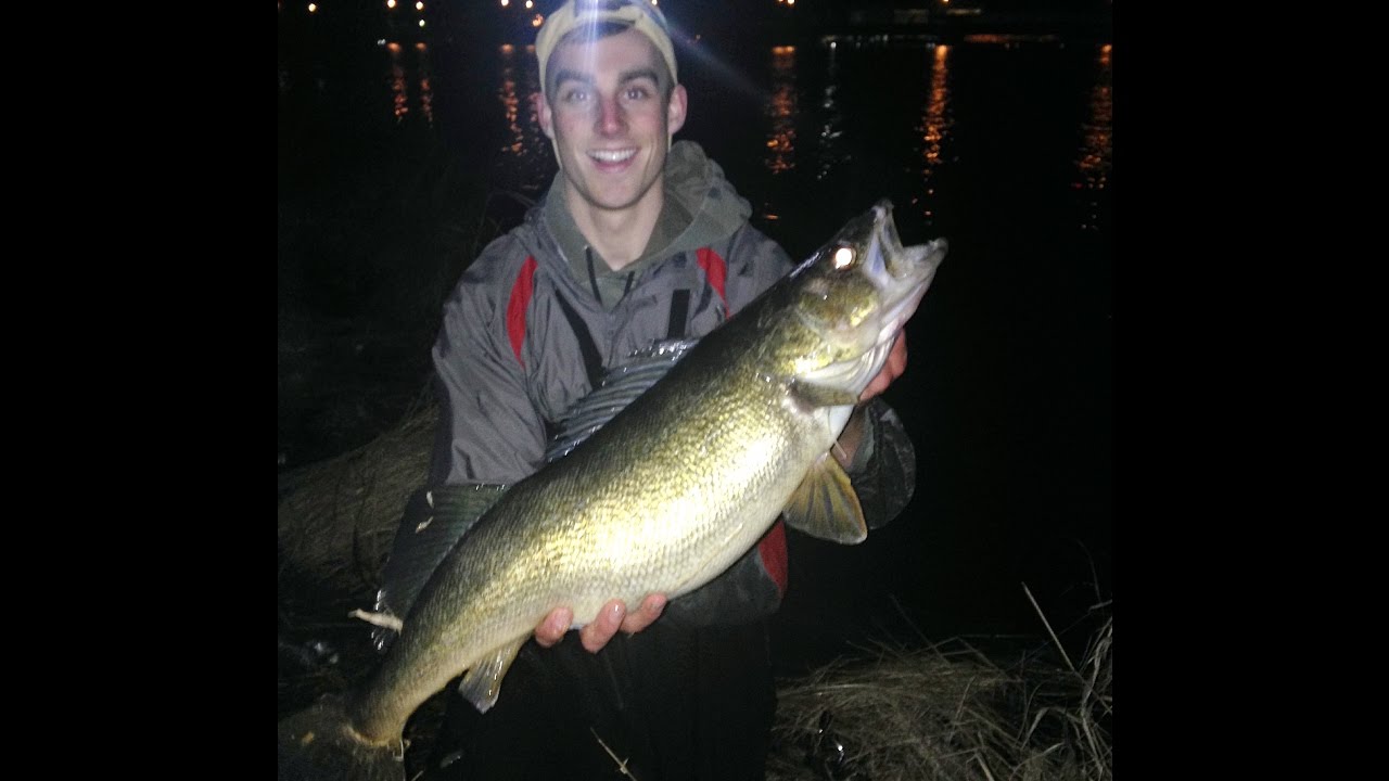 30 Inch Walleye! Menominee River Night Fishing YouTube