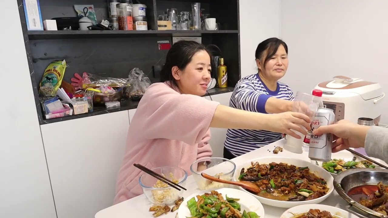 新年团圆饭家里太多旺旺了，祝大家新的一年家旺人旺事业旺！
