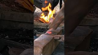 how strange 15 second hand making nails # metalworking #nails # short video #blacksmith