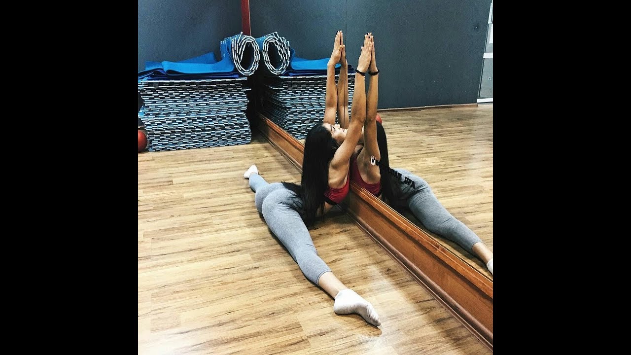 Спортивные изгибы и нереальная растяжка Спортивные изгибы и нереальная растяжка