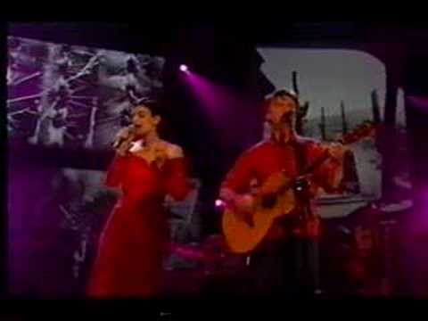 Neil Finn - She Goes On (Concert For Linda)