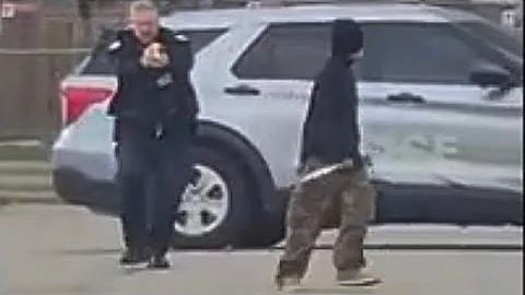 CAUGHT ON CAMERA: Toronto Police make arrest of knife-wielding woman