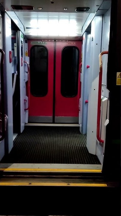 GWR Class 166 - Door Closing (outside) - YouTube