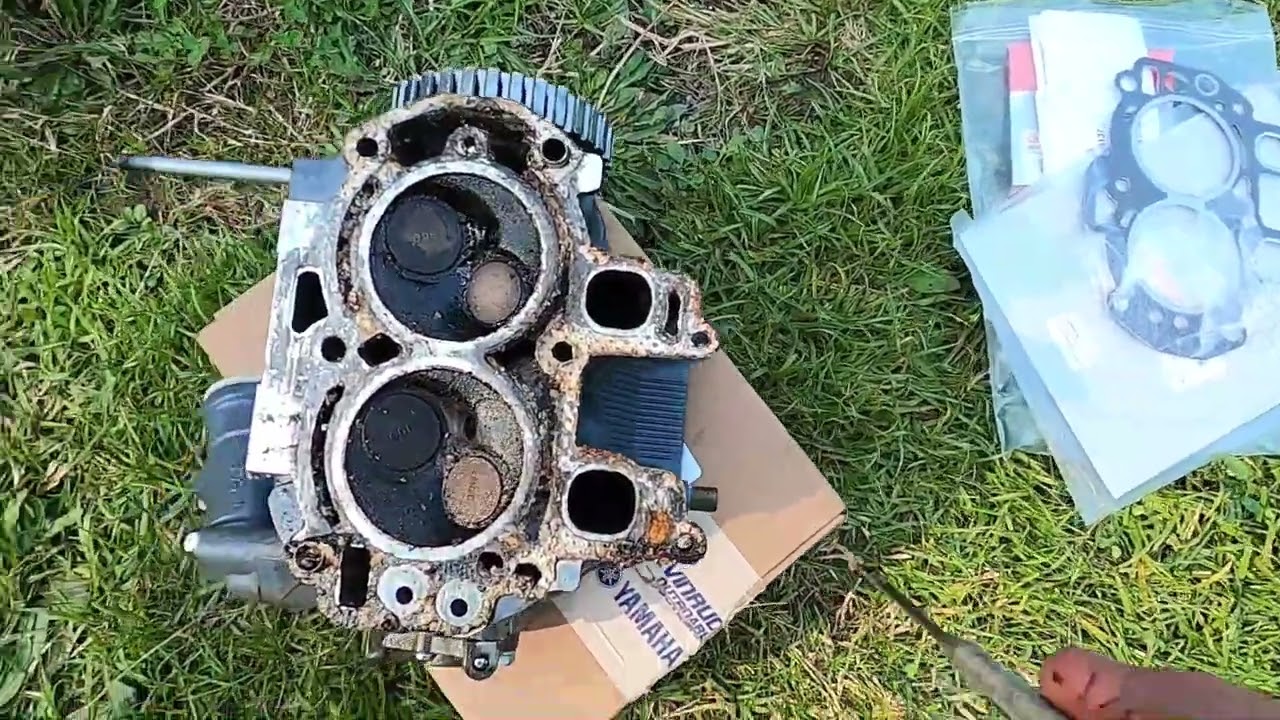 Снятие головки блока цилиндров Yamaha 9.9, замена прокладки. 4-тактный парусный мотор с длинным в...