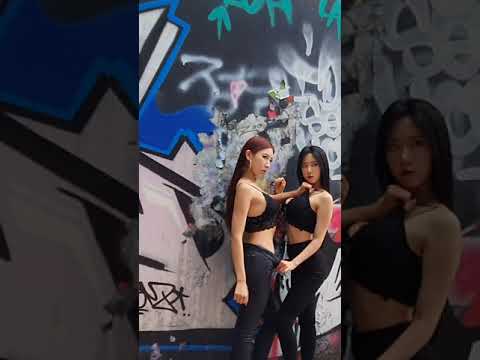 [<strong>shortsQ</strong>] 섹ㅅㅣ배틀 // 권다정vs최소현 스트릿 화보  #shorts