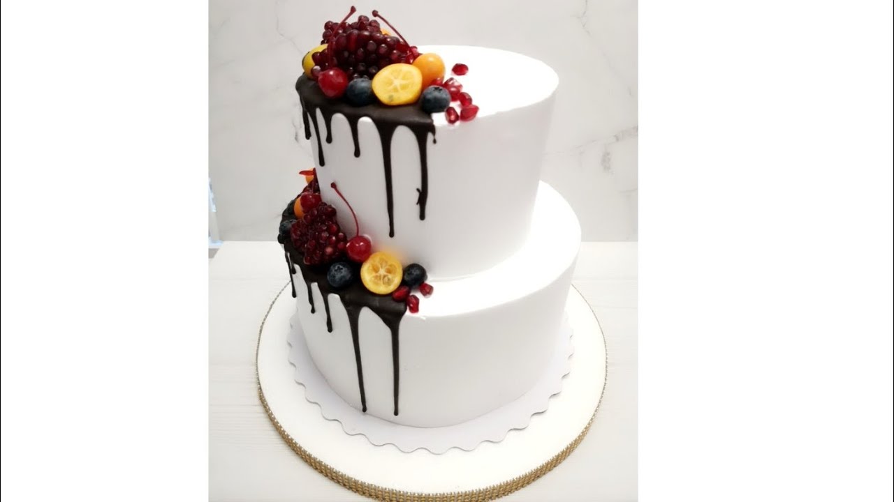 İki mərtəbəli sadə, gözəl tort. Böyük yığıncaq üçün möhtəşəm idea.