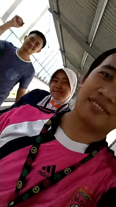 Parah!!! 1 cewek 3 cowok...!!!
