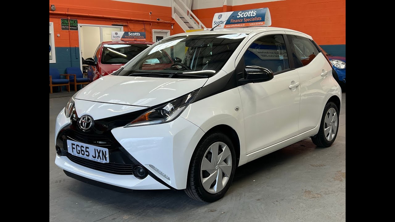 TOYOTA AYGO 1.0 VVT-I X-PLAY 5 DOOR WHITE 0 TAX BLUETOOTH CRUISE - YouTube