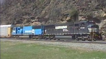 Horseshoe Curve April 2003: Eastbound Autoracks