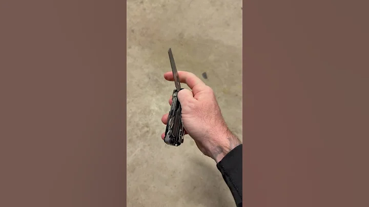 Leatherman ARC one handed use